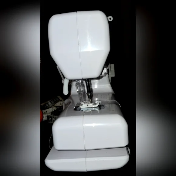 SEW PRO Quick Stitch Sewing Machine VGUC - Picture 3 of 15